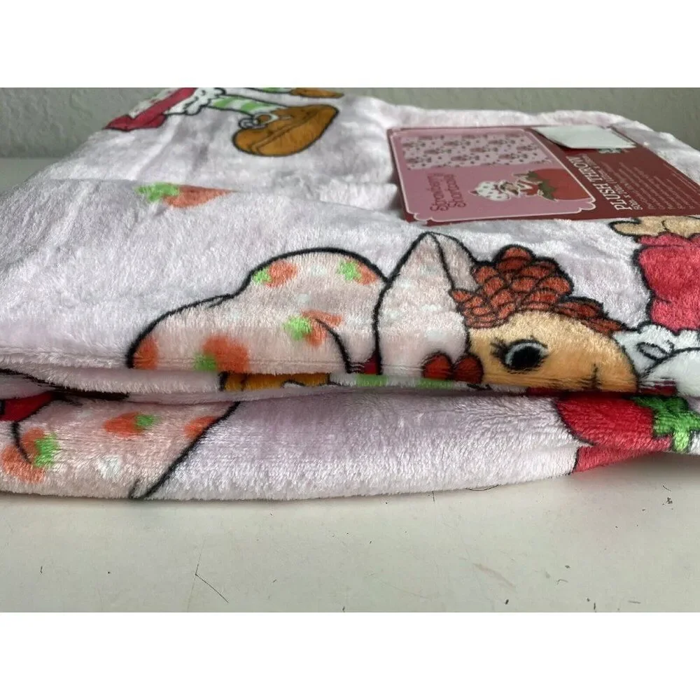 Strawberry Shortcake 50 X 70” Soft‎ Plush Throw Blanket Retro Classic NEW